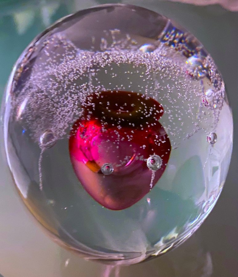 pappersvikt/skulptur i glas / Studio ÅHus Sverige, signerad