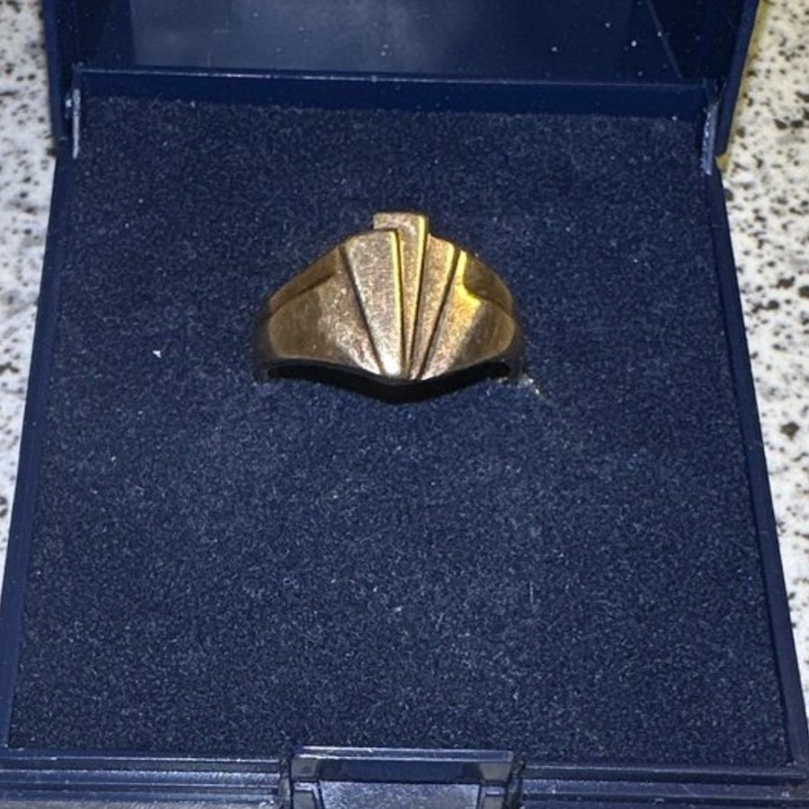 Fin 8 karat ring