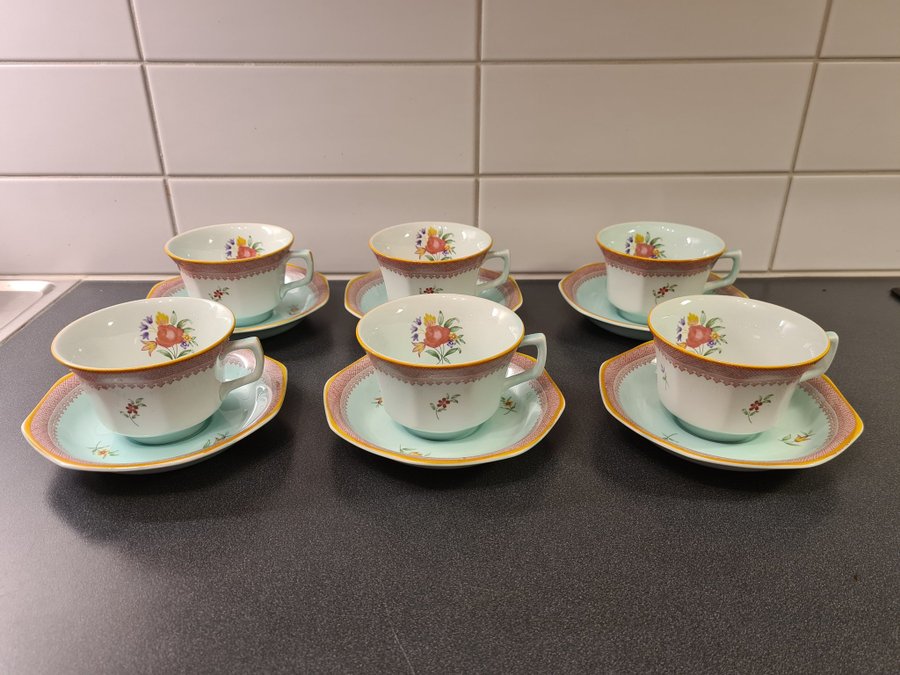 Adams Wedgwood England Calyx Ware 6 x tekoppar med fat i fint skick