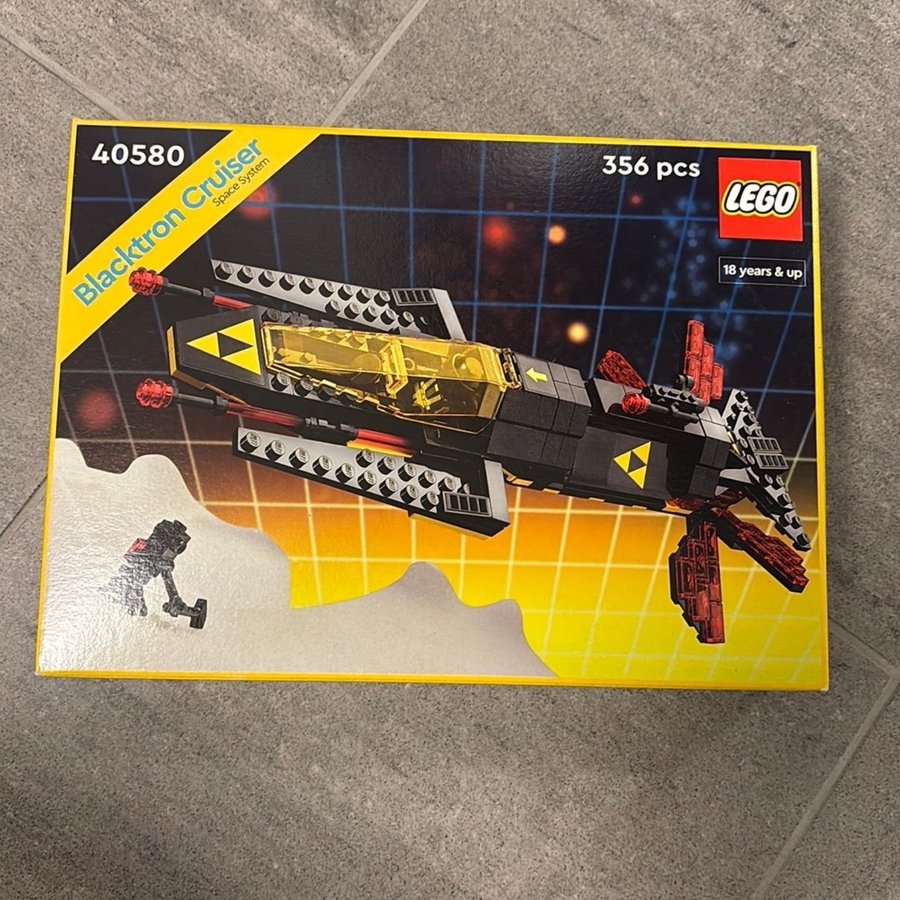 Oöppnad LEGO 40580 Blacktron Cruiser