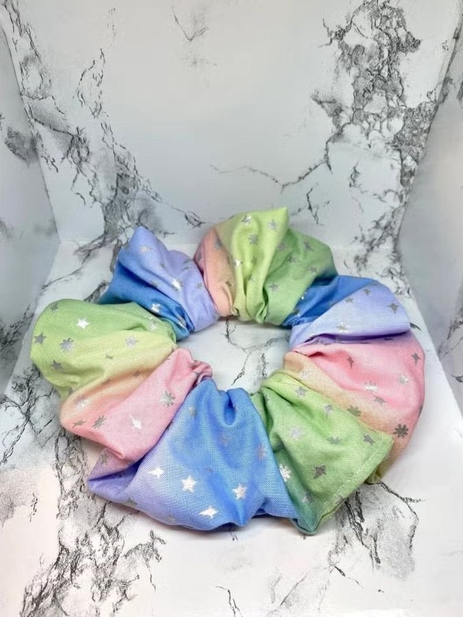 Stjärnor batikfärgad överdimensionerad XXL Scrunchie snodd Enchanted Scrunch NY