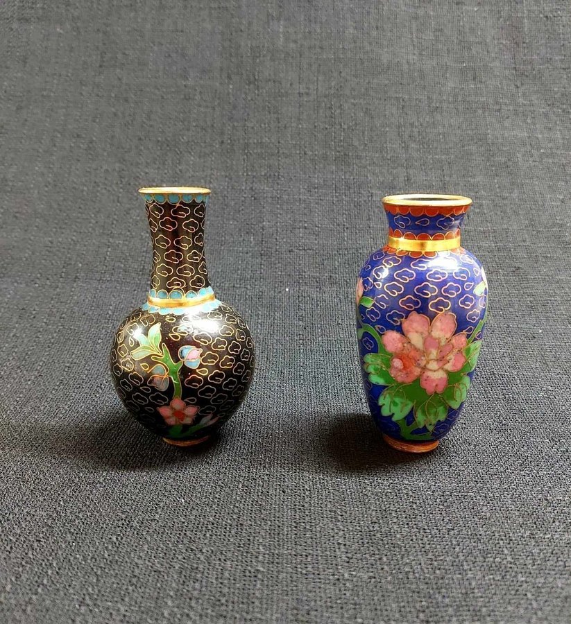 2 st, miniatyrvas, mässing, emalj/ cloisonne, vas, 1900-tal, Kina