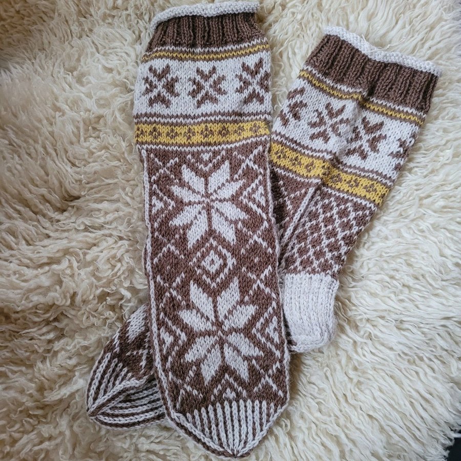 Handstickade/stickade sockor