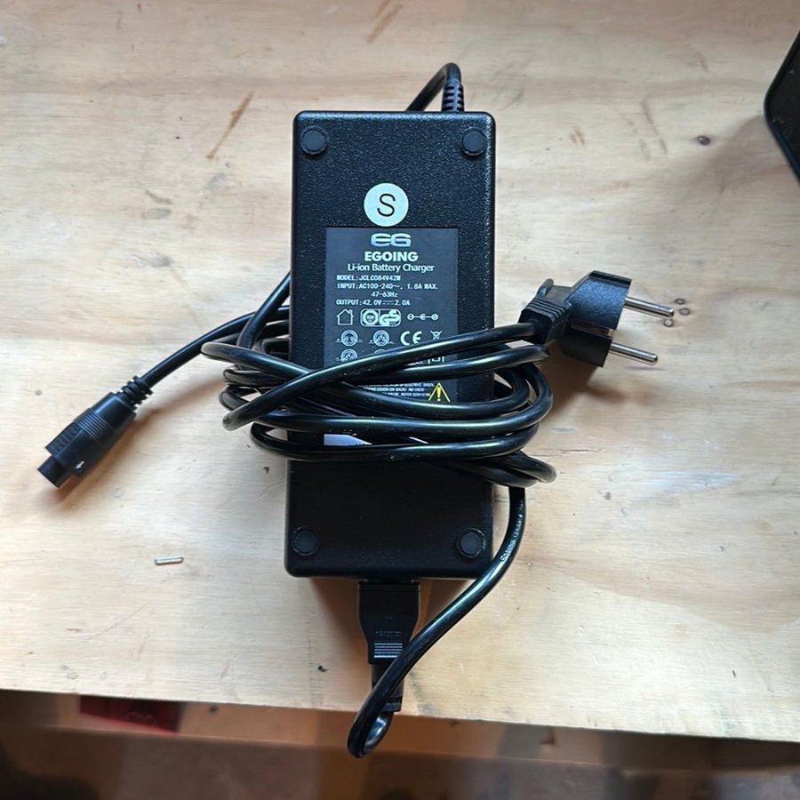 EGOING Li-ion Battery Charger