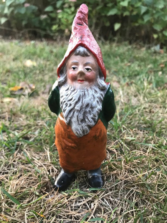 Antik tomte i förkläde 16 cm Keramik