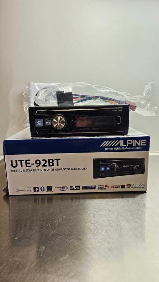 Alpine UTE-92BT Bilstereo