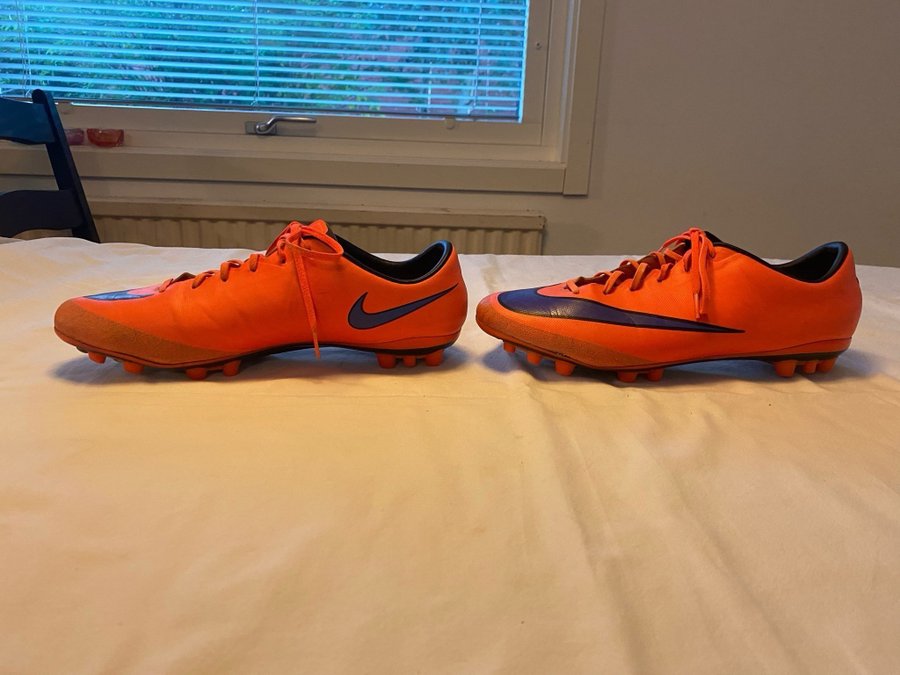 Mycket fina och lätta fotbollsskor stlk 445 NIKE MERCURIAL