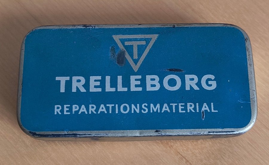 Häftig antik Trelleborgs Cykel Reparationsmaterial plåtburk retro design