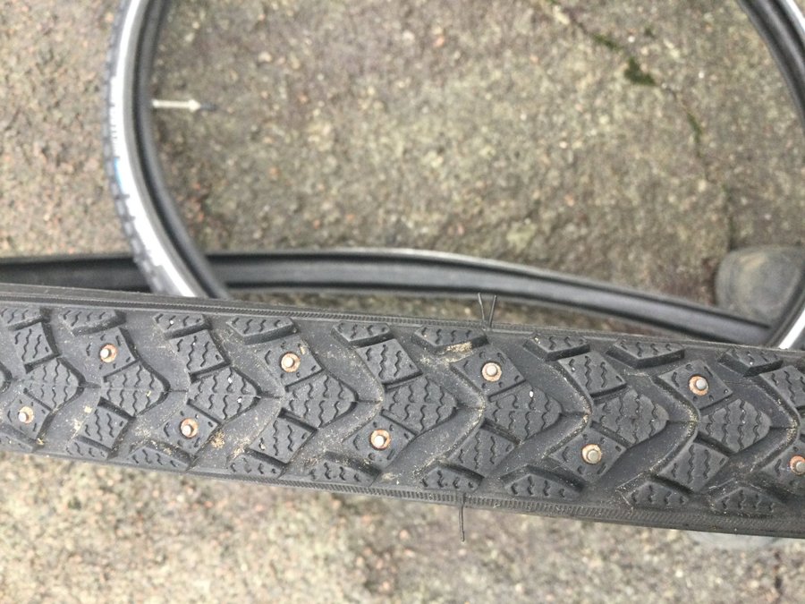 Schwalbe Winter 30-622 (28x1.35) dubbdäck från nedlagd verkstad butik Fynd !