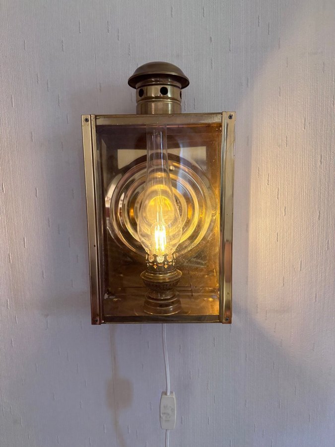 Vägglampa i mässing , dansk design BH, skeppslykta, fotogenlampa, vintage retro