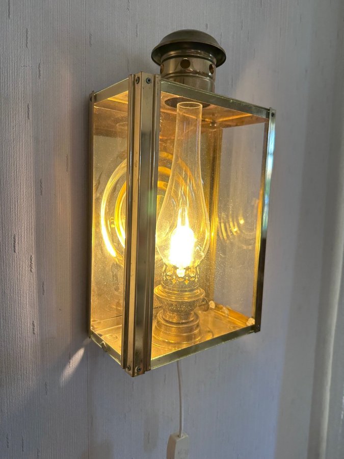 Vägglampa i mässing , dansk design BH, skeppslykta, fotogenlampa, vintage retro