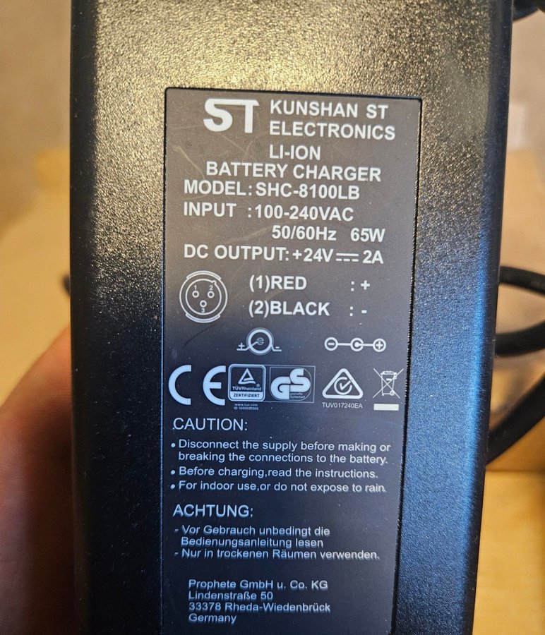 Li-Ion Batteriladdare ST SHC-8100LB