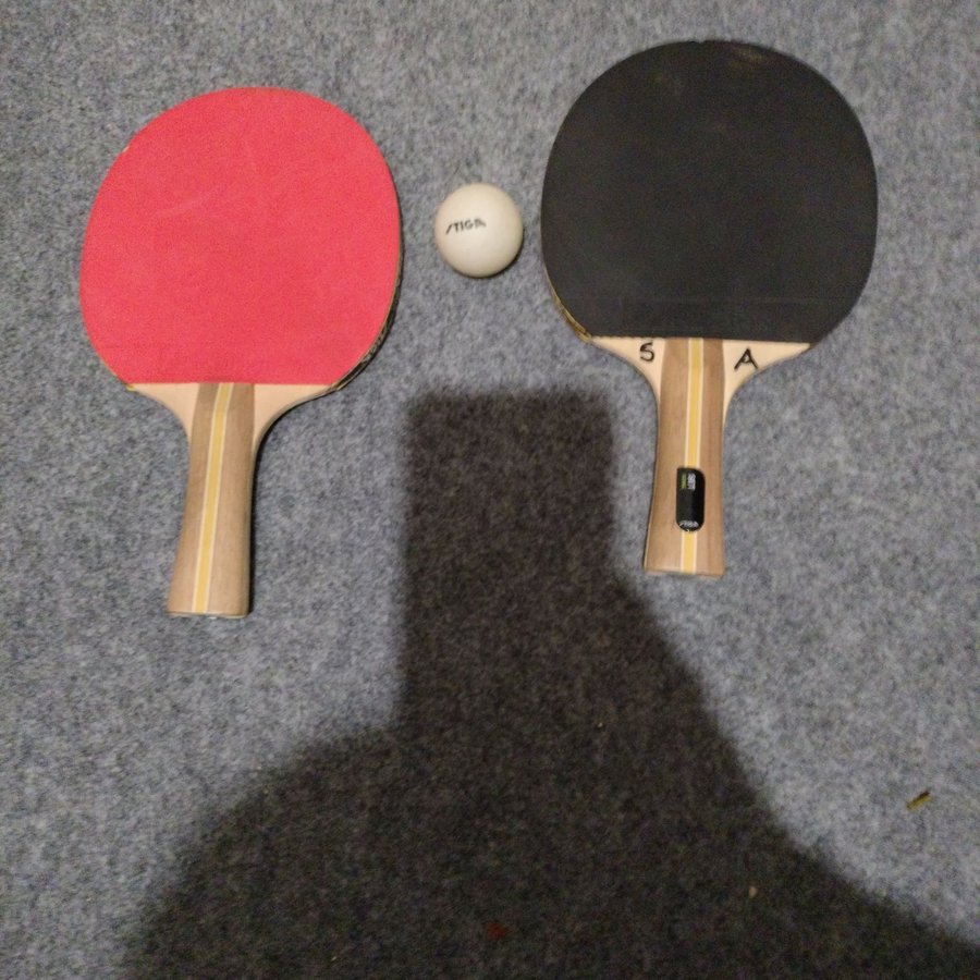 2 st bordtennisrack + boll