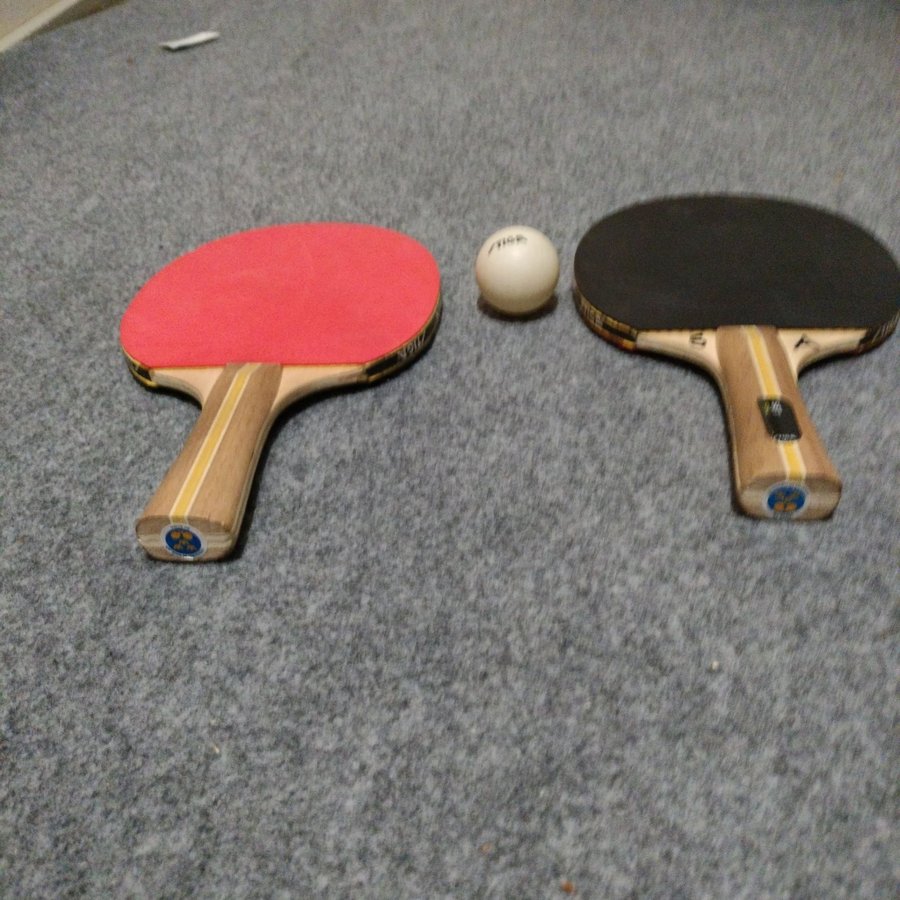 2 st bordtennisrack + boll