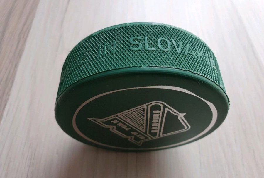 Eishockey Puck NHL New York Rangers, made in Slovakia