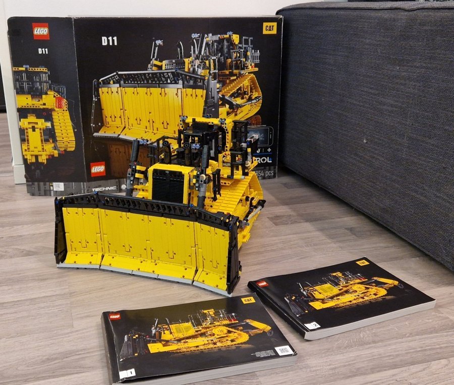 Lego technic 42131 Cat D11 Bulldozer