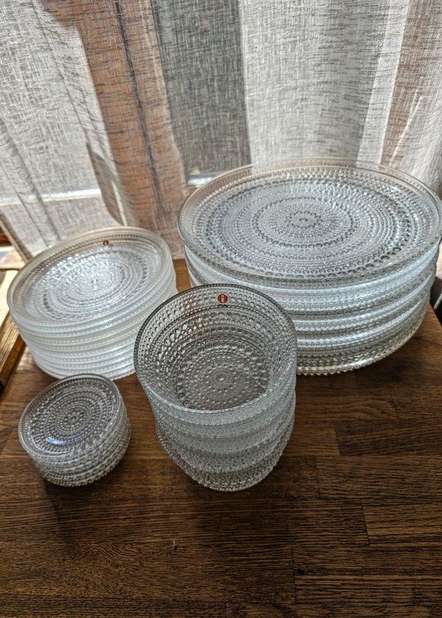 Iittala kastehelmi Tallrikar  Skålar