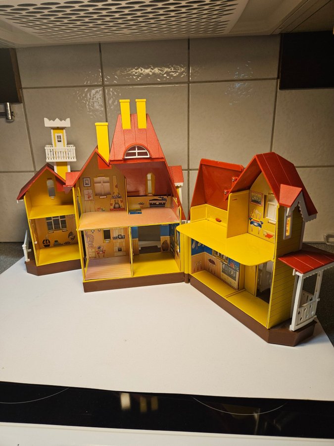 Äldre Pippihus Villa Villekulla Pippi dockhus med figurer