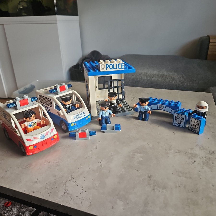 Lego Duplo polis och ambulans