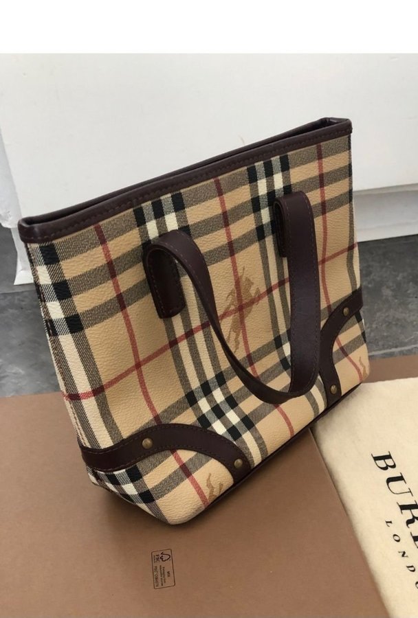 Burberry väska