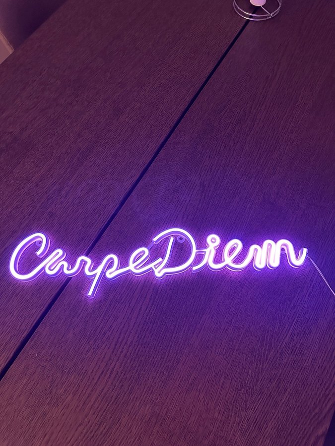 ”Neonlampa” - Carpe Diem