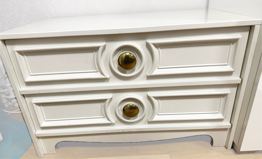 White Drawer with gold handles H: 74,5 x H: 47 x D: 40 cm, pick-up Södermalm