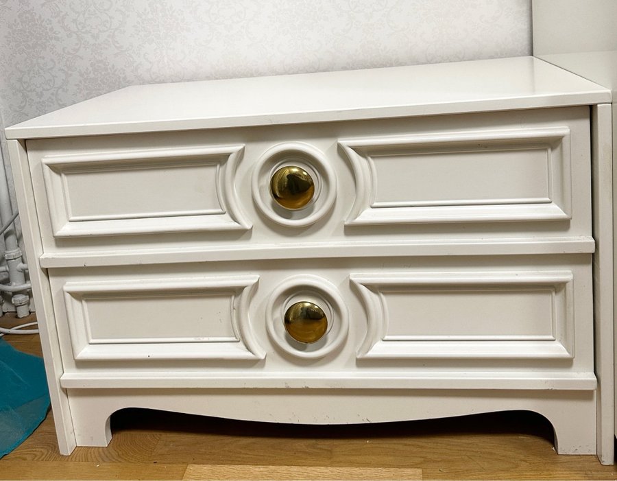 White Drawer with gold handles H: 74,5 x H: 47 x D: 40 cm, pick-up Södermalm