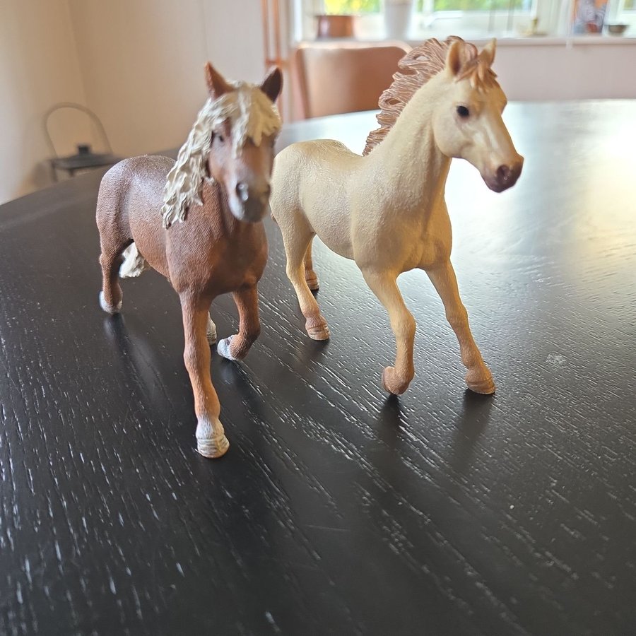 2 st hästar från schleich