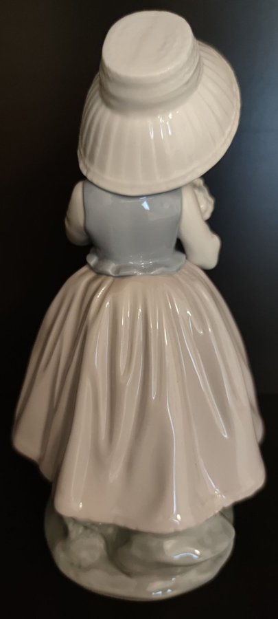 Väldigt vackert porslin figur från Nao Lladro Spain