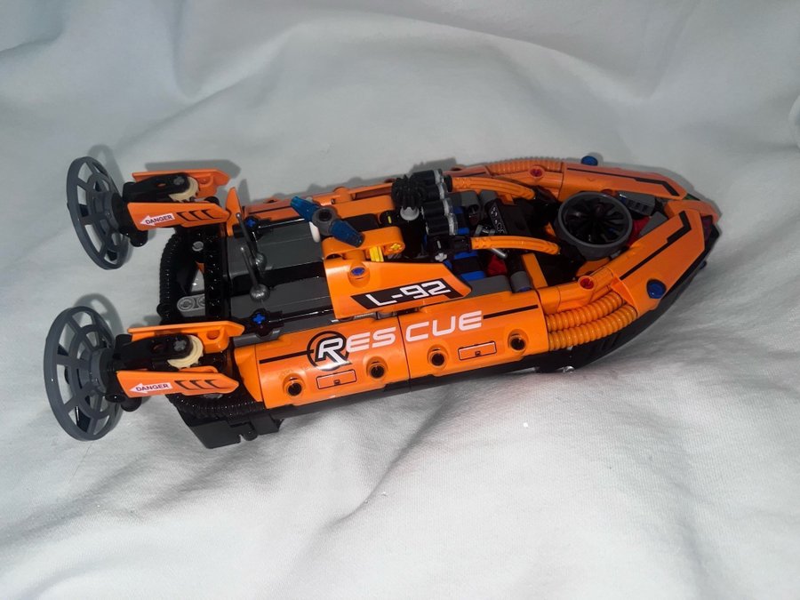 LEGO Technic 42093 - Räddningsbåt