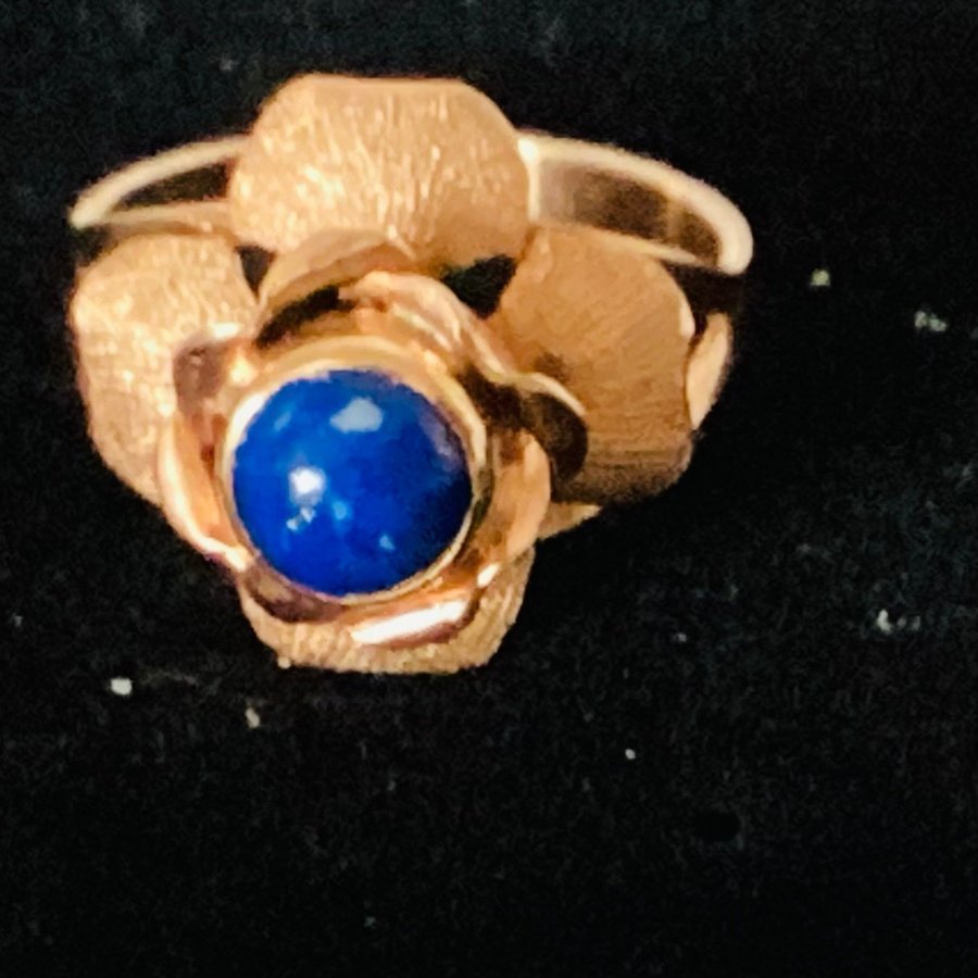 äkta guld 18 k,underbart ring retro 1940,3,2 grams,17 mm diameter,lapiz lazuli