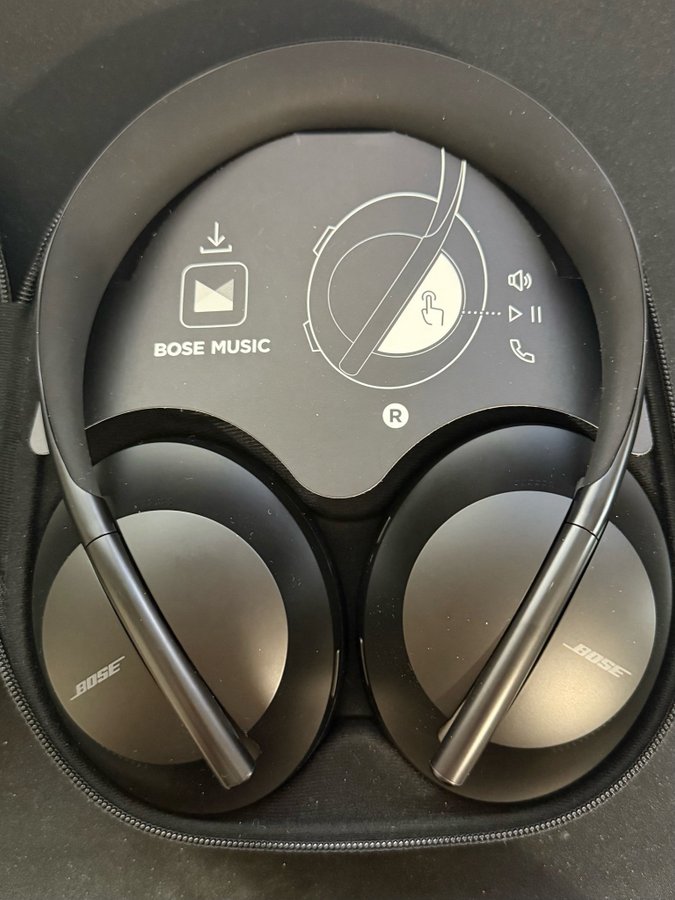 Bose Noise Cancelling Headphones 700 (svart)