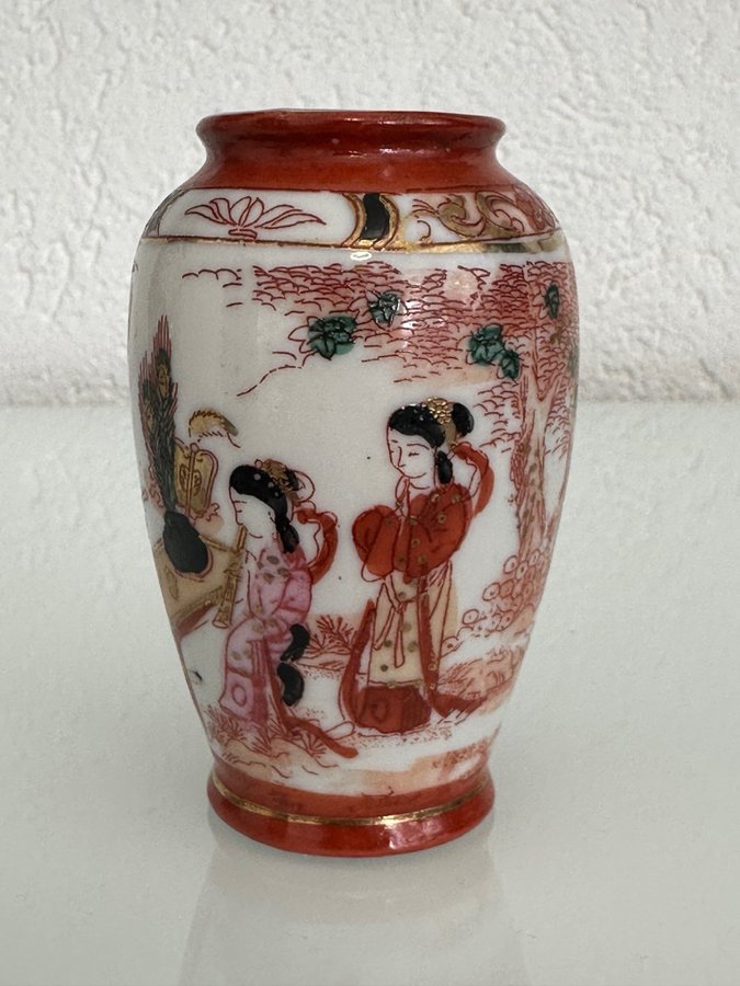 Japanische Vase mit Geisha-Motiv