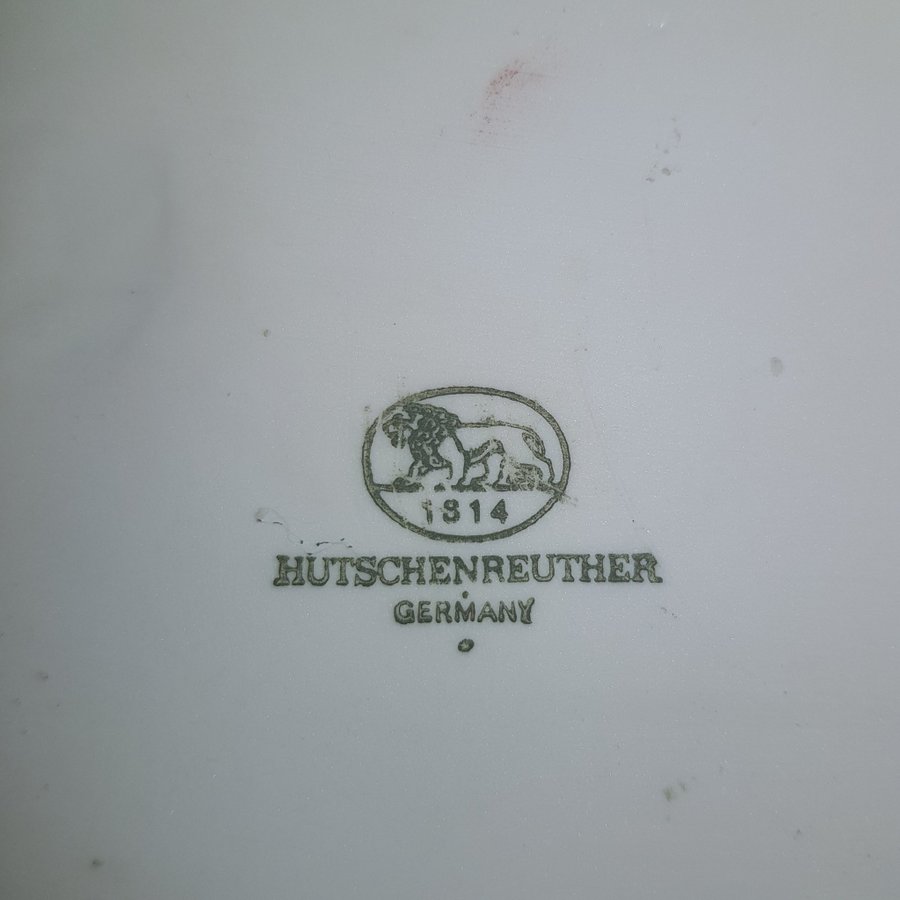 Hutschenreuther Porslinsbricka med texten "Egen Hård är Guld Värd" sedan 1969