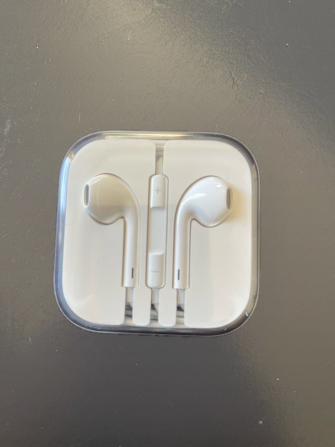 Nya / Oanvända Apple EarPods hörlurar / headset med 35 mm hörlursuttag