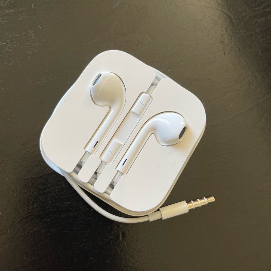 Nya / Oanvända Apple EarPods hörlurar / headset med 35 mm hörlursuttag