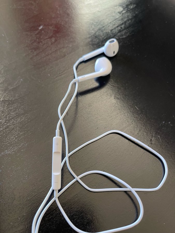 Nya / Oanvända Apple EarPods hörlurar / headset med 35 mm hörlursuttag