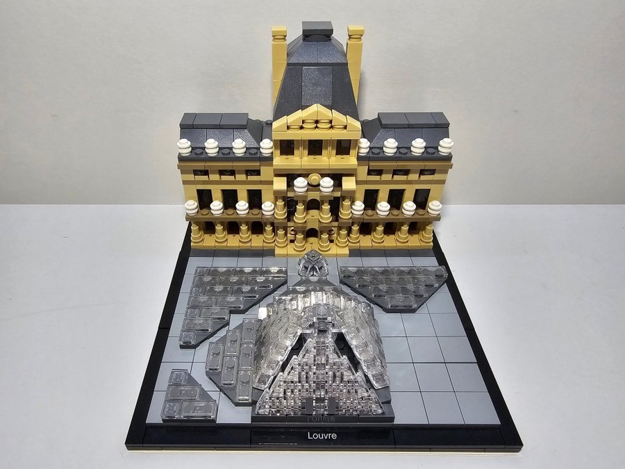 Lego Architecture Louvre 21024