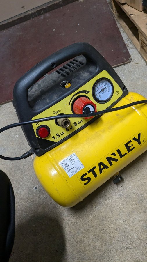 Stanley Kompressor 1.5 HP 6L 8 Bar