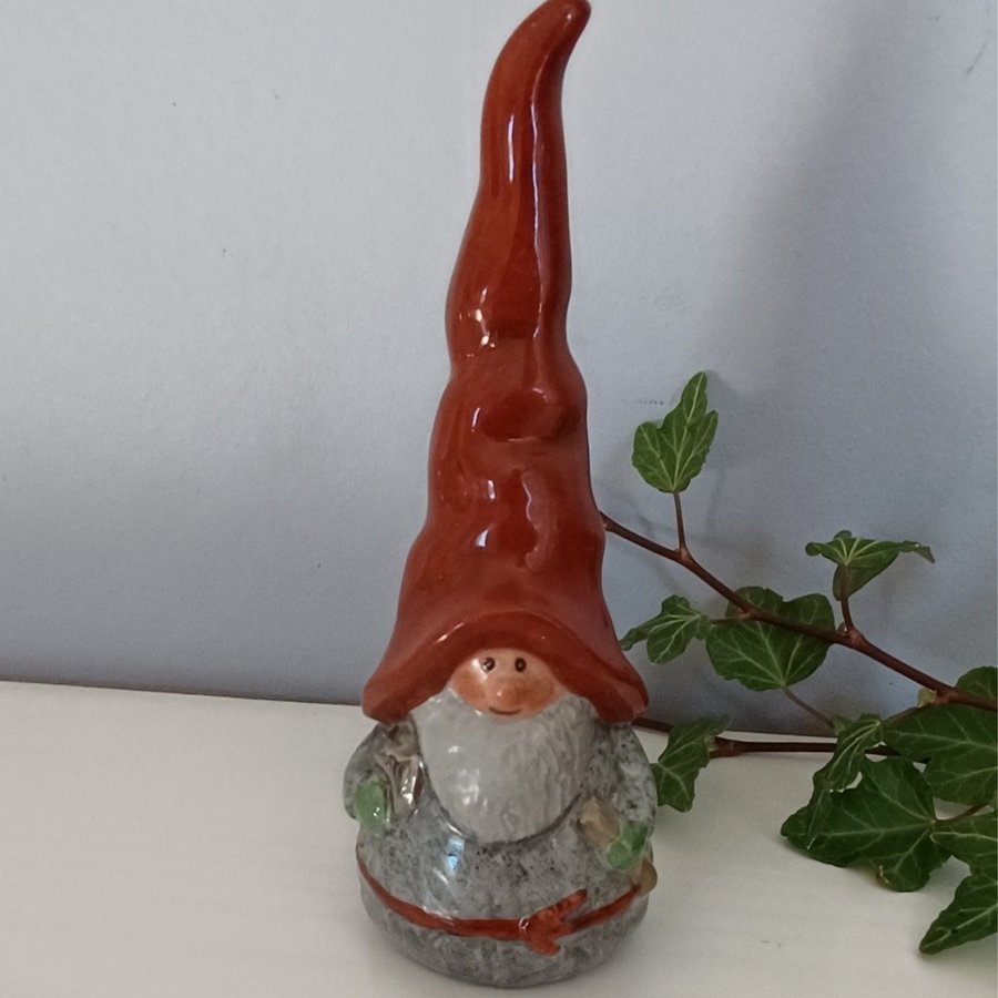 Handmålad Tomte av porslin vätte jultomte jul julpynt unik figurin signerad JA