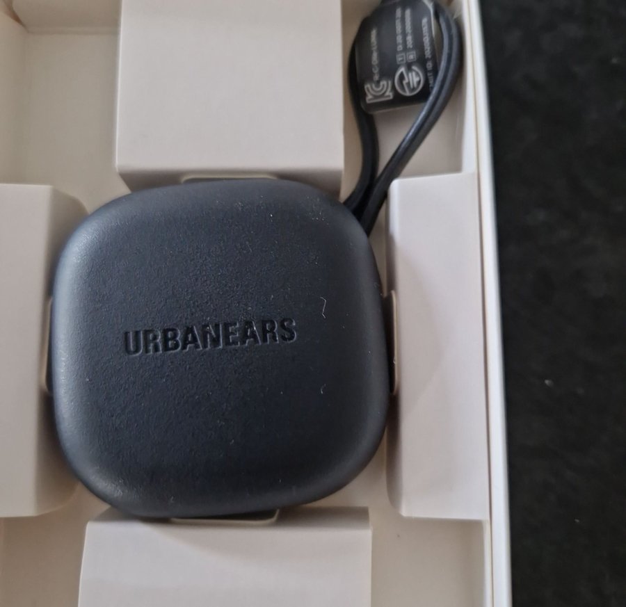 Urbanears Luma trådlösa-hörlurar med laddningsfodral