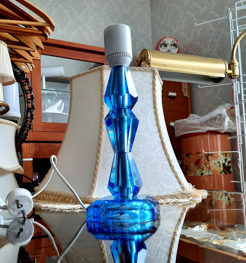 Äldre lampfot blå kristall blått glas lampa bordslampa kitsch retro vintage