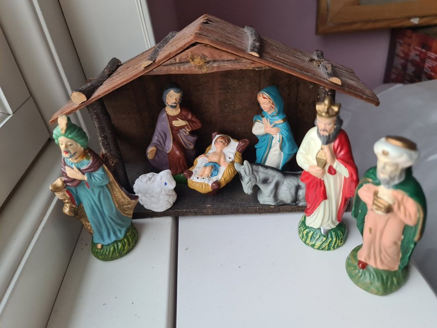 Vintage! Krubba Julkrubba med figurer Jul Julpynt Advent Jesusbarnet