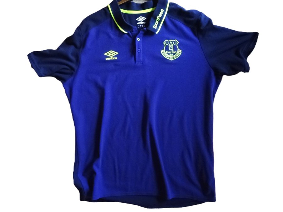 Everton fotbollströja med gula detaljer. Umbro , storlek 2XL