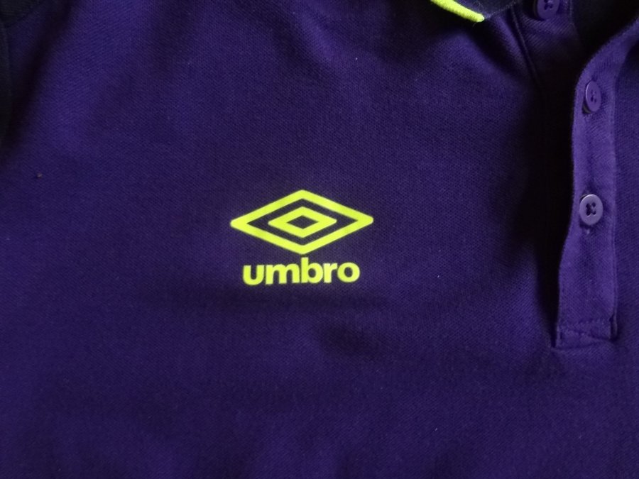 Everton fotbollströja med gula detaljer. Umbro , storlek 2XL