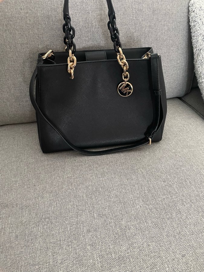 Michael kors Cynthia Satchel nyskick!