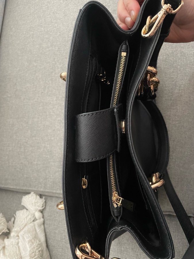 Michael kors Cynthia Satchel nyskick!