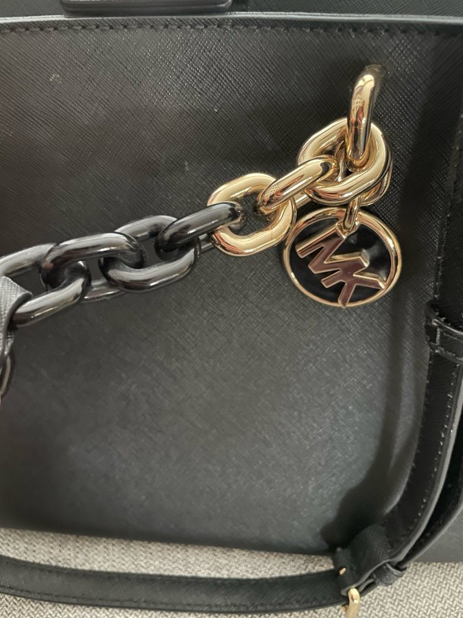 Michael kors Cynthia Satchel nyskick!