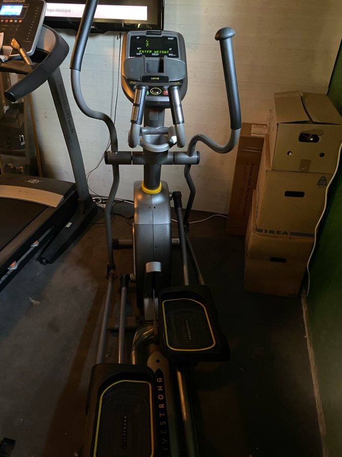 LIVESTRONG LS9.9E Crosstrainer