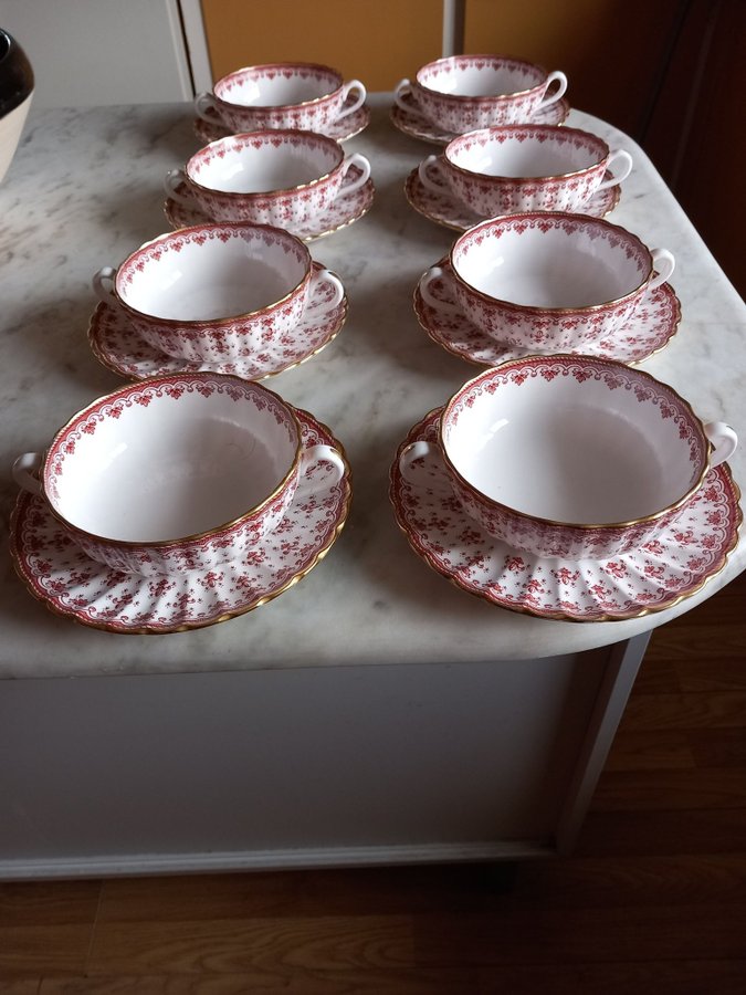 Eight Spode Porcelain Fleur De Lys Red Soup Bowls and Plates